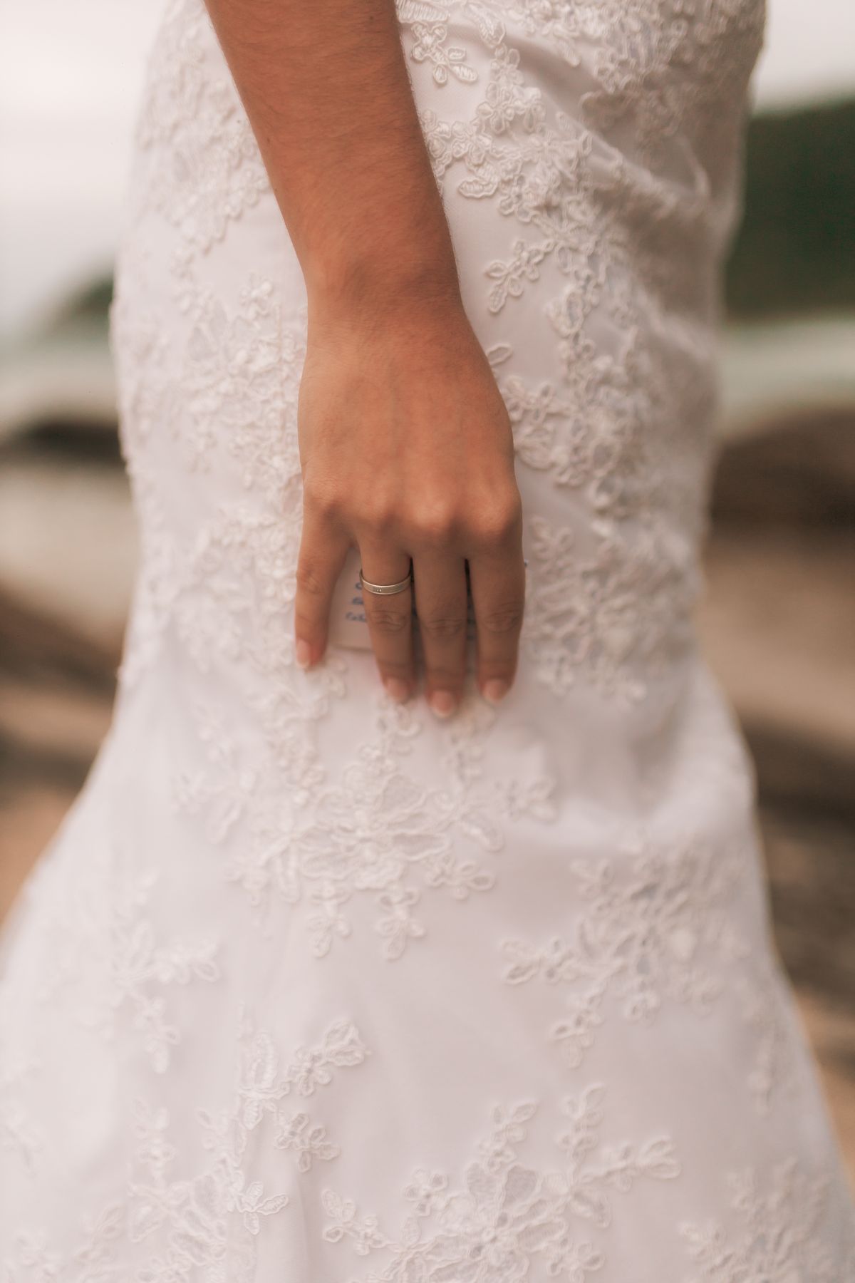 Detalhe do vestido de noiva em renda